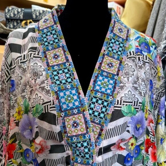 JOHNNY WAS REVERSIBLE SIZE M BRAND NEW KIMONO